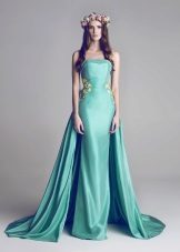 Turquoise แต่งตัวด้วยรถไฟและเปิดไหล่