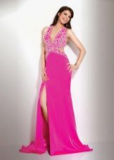 เดรสสีชมพูสดใสมี rhinestones และรถไฟ