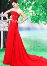 ชุดยาวสีแดงกับรถไฟ