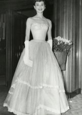 Áo choàng bóng Audrey Hepburn
