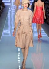 Damit na may maluwag manggas sa estilo ng estilo