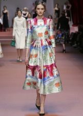 Mặc quần áo với hình vẽ của trẻ em Dolce & Gabbana
