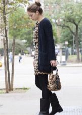 คาร์ดิแกนแต่งตัวด้วยเอวสูง