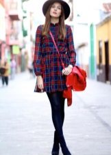 Phụ kiện và trang sức cho một chiếc váy ca rô