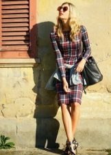 Phụ kiện và trang sức cho một chiếc váy ca rô