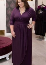 Long dress with sleeves for a full woman