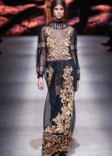 Sarado damit na may ginintuang appliqué
