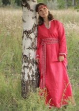 รุ่นตรงของ sundress รัสเซีย