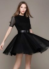 Váy đen với váy chống nắng