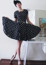 Váy với váy chống nắng với tay áo nhỏ