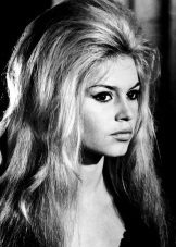 Pampaganda at hairstyle ng 60s
