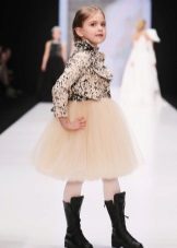 ชุดลูกปุยสั้น ๆ พร้อมรองเท้าสำหรับเด็ก