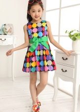 Summer dress para sa mga batang babae na may geometriko na naka-print