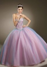 váy organza với một chiếc váy đầy đủ