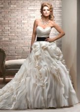 váy đen đai organza