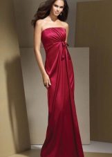 váy satin màu đỏ sẫm