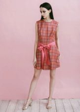 Thắt lưng vào váy trong lồng