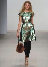 Fur bag to the green dress