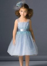 Bezel to the graduation dress in kindergarten