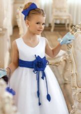 Decoration to the graduation dress in kindergarten