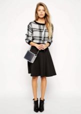 Sun skirt at checkered sweatshirt