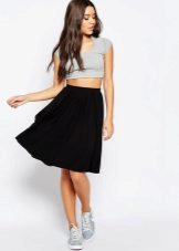 Skirt sun at skinny top