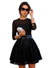 Full skirt sun sa itaas ng tuhod