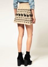Niniting mini skirt