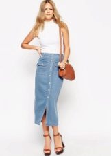 Pencil skirt sa ibaba ng denim ng tuhod