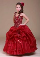 Ang smart claret ball dress para sa batang babae