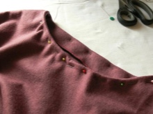ตัดเย็บเสื้อผ้าบนเครื่องแต่งกาย - ขั้นตอนที่ 4