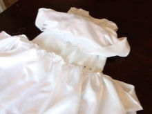 Ang isang palda attachment sa baptismal bodice