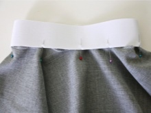 Nababanat na waistband para sa kalahating palda