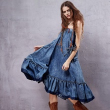 Chiếc váy theo phong cách jeans boho ngắn
