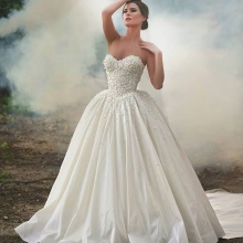 váy cưới taffeta lộng lẫy