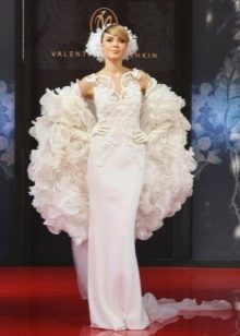 ชุดแต่งงานจาก Yudashkin ในงานแฟชั่นโชว์