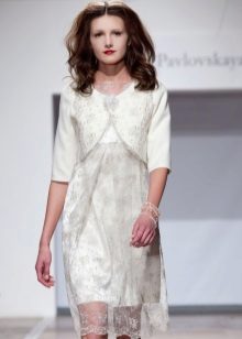 Váy cưới ren ngắn với bolero
