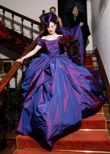 Váy cưới màu Dita Von Teese