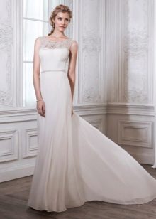 Váy cưới satin thẳng với tàu hỏa