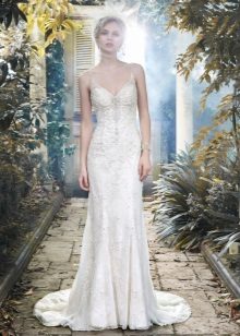 Dây đai mỏng trên một chiếc váy cưới thẳng
