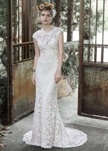 Váy cưới ren thẳng