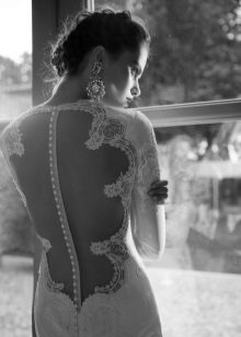 Váy cưới cô dâu có lưng hở