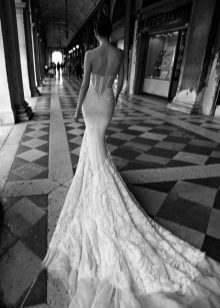 Váy cưới Inbal Dror với tàu hỏa