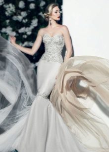 Váy cưới nàng tiên cá gợi cảm.