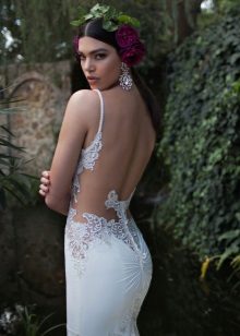 Váy cưới cutout dưới eo