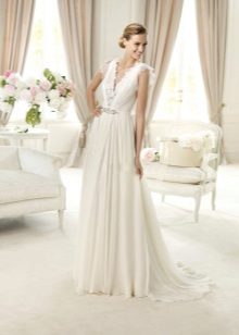 Váy cưới cổ chữ V
