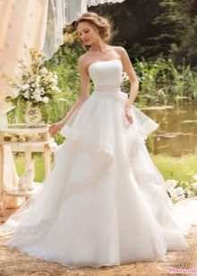 Váy cưới có rèm ngang