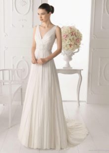 Váy cưới dài cổ chữ V