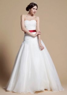 ชุดแต่งงาน A-line พร้อมเข็มขัด