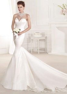 Váy cưới nàng tiên lộng lẫy với tàu hỏa